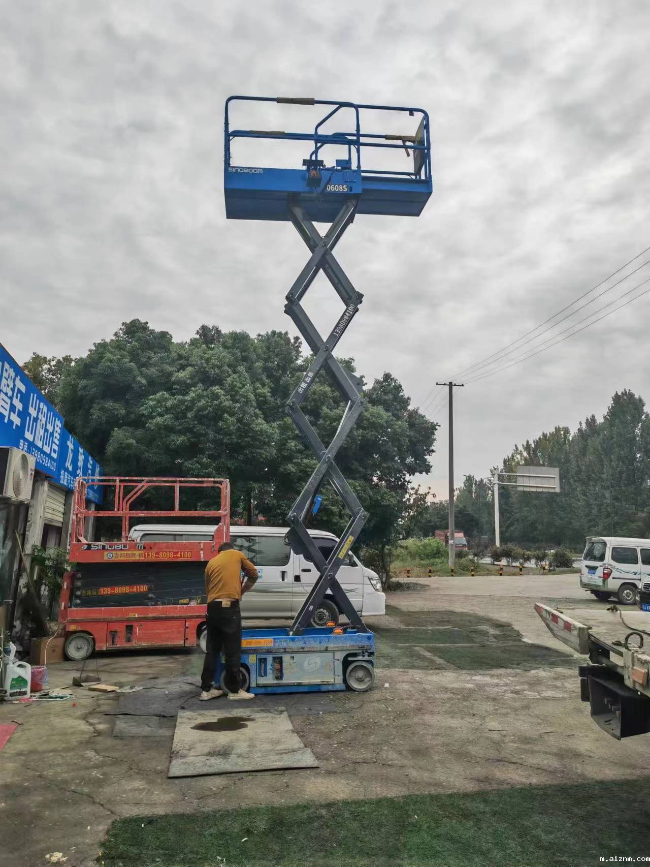 电动剪叉式升降机